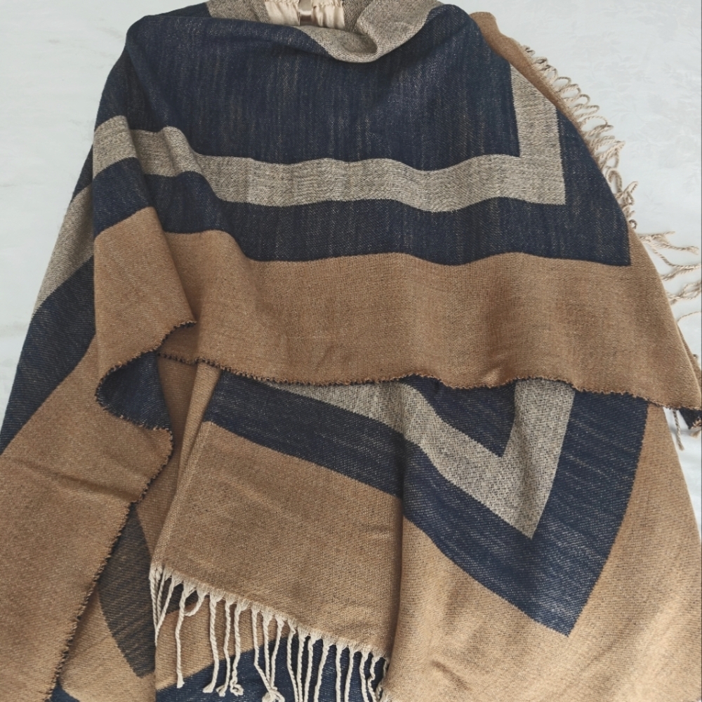 Echo Wrap in blue and tan